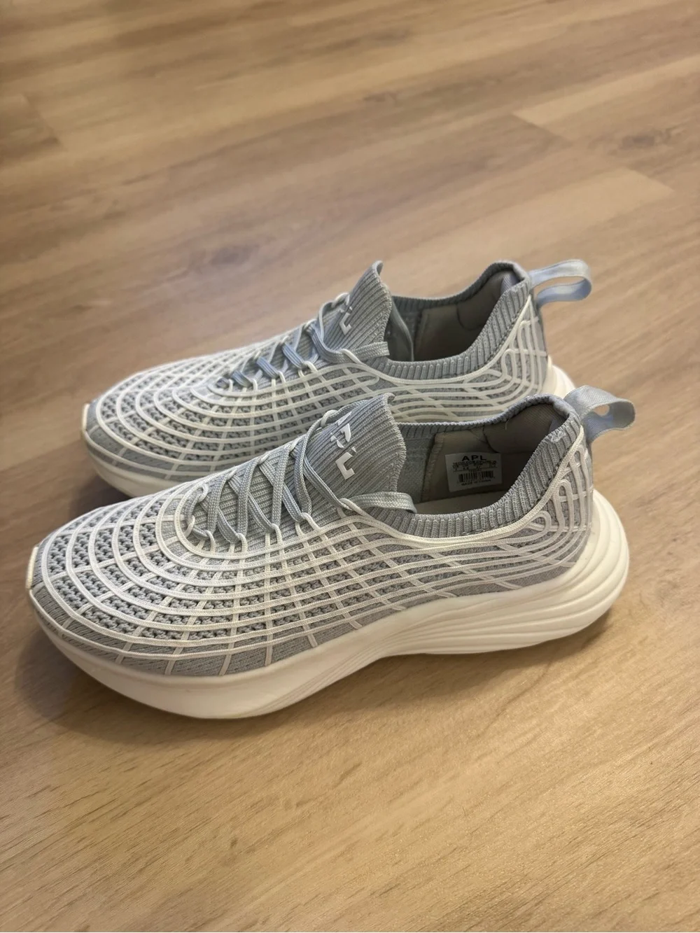 APL Techloom Zipline in Light Gray and White